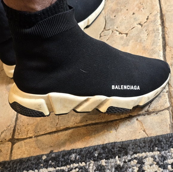 Balenciaga - Picture 5 of 16